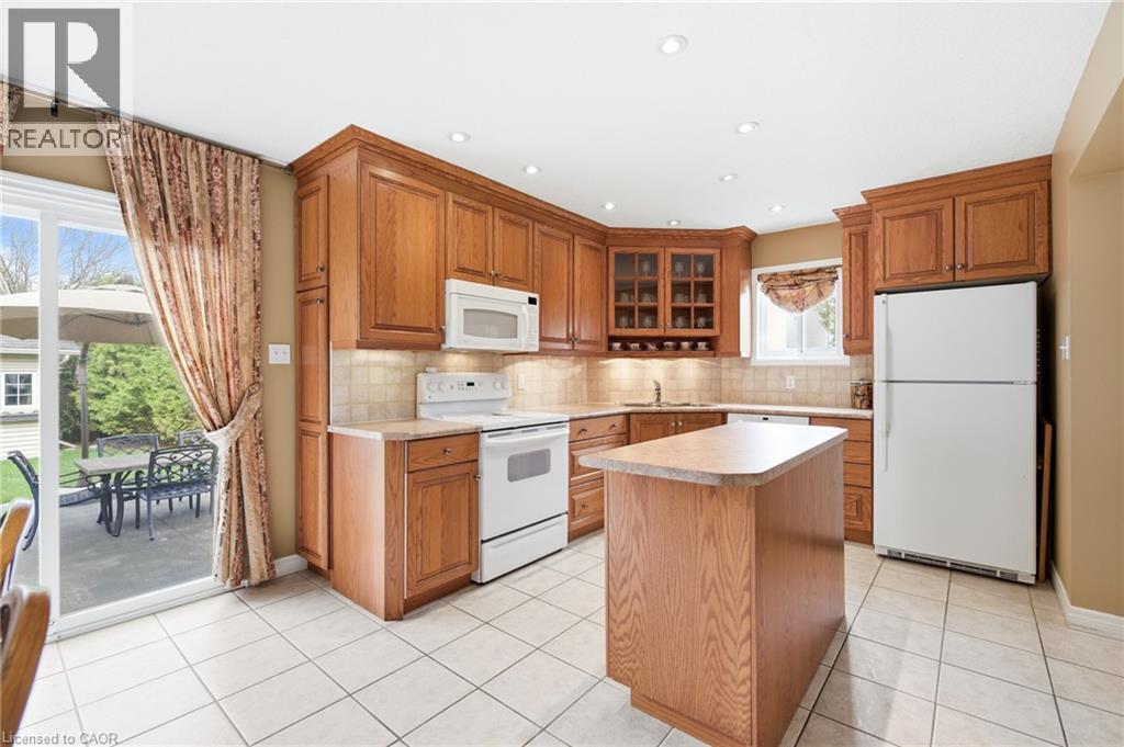 31 WHITE SANDS Court, Kitchener, Ontario, N2E3S4 — Photo 13