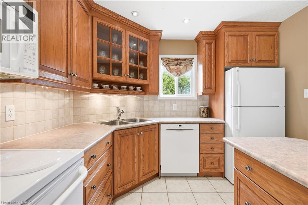 31 WHITE SANDS Court, Kitchener, Ontario, N2E3S4 — Photo 15