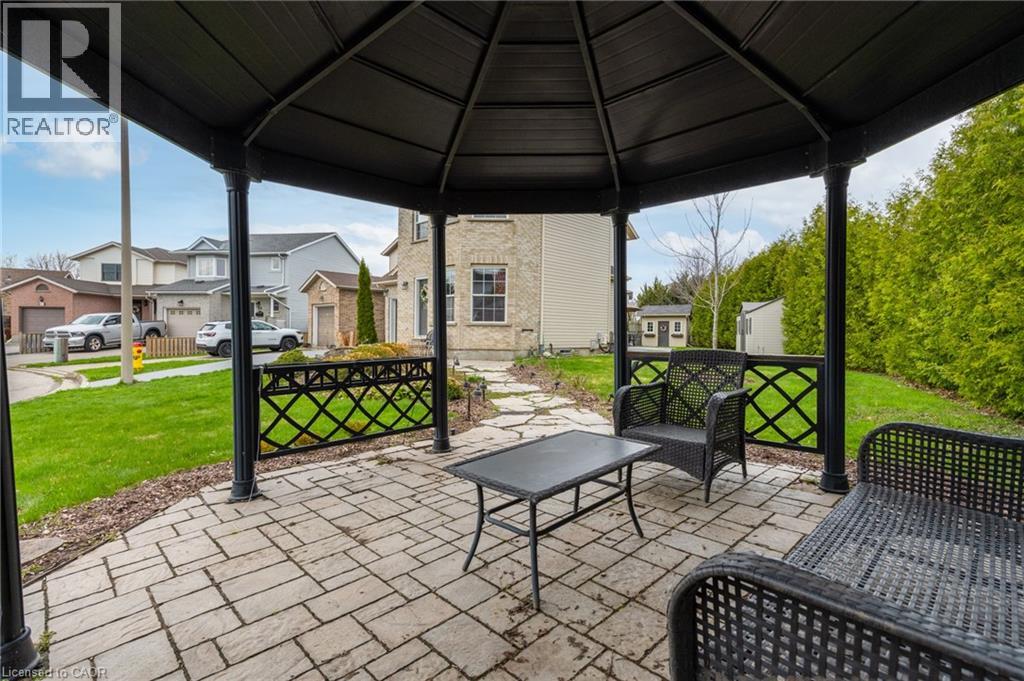 31 WHITE SANDS Court, Kitchener, Ontario, N2E3S4 — Photo 4