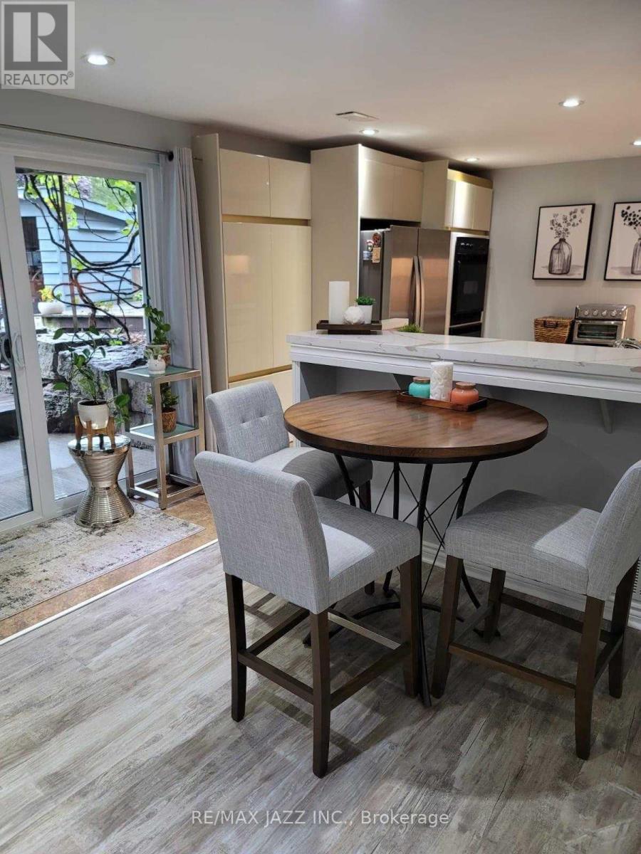 # 2 - 900 JUNIPER STREET, Oshawa (Centennial), Ontario, L1G3E1 — Photo 4