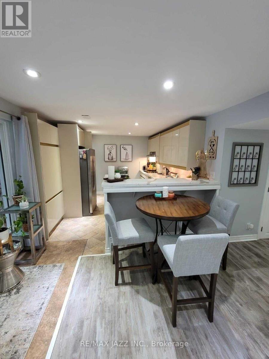 # 2 - 900 JUNIPER STREET, Oshawa (Centennial), Ontario, L1G3E1 — Photo 5