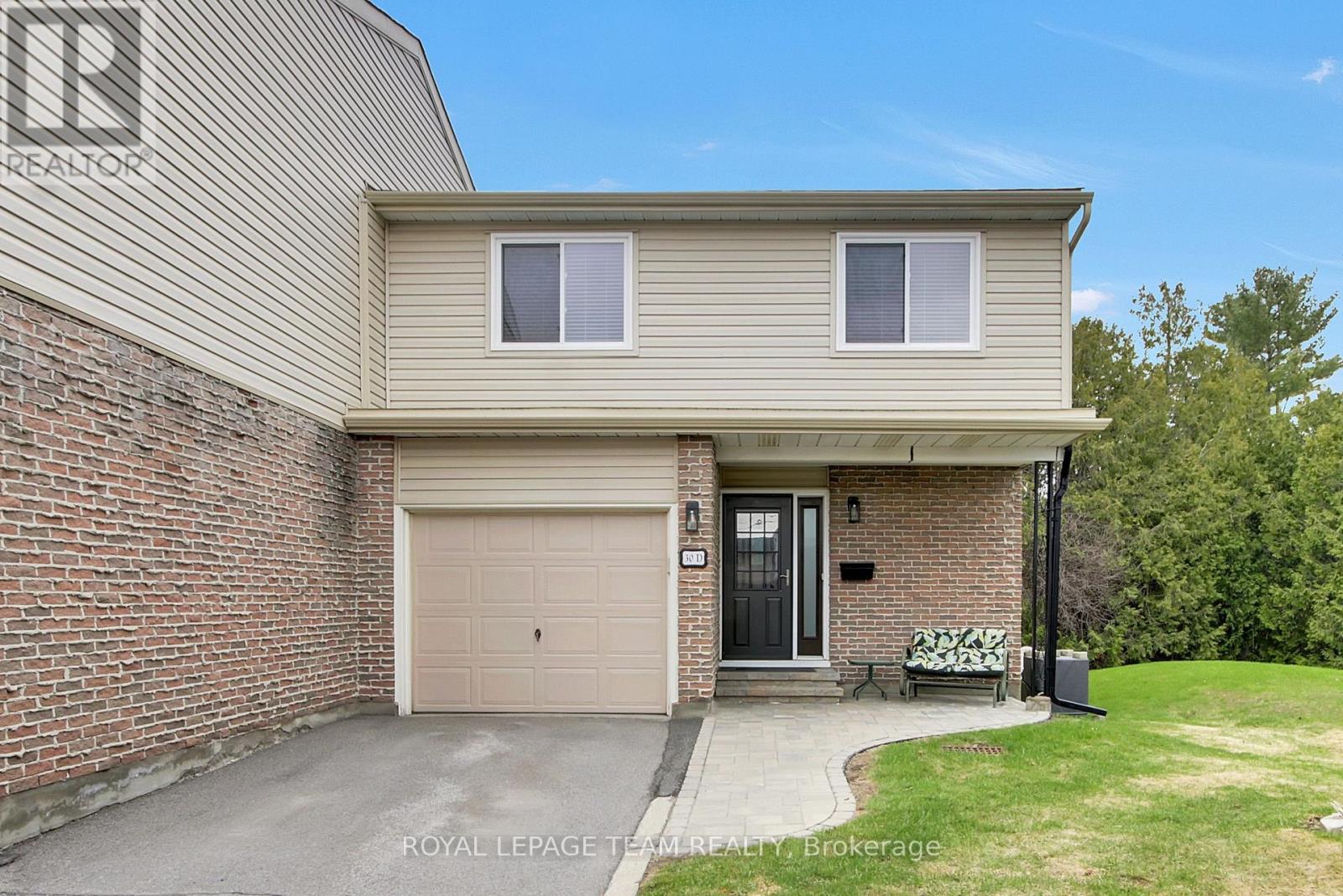 D - 30 BLACK FOREST LANE, Ottawa, Ontario, K2H5C8 — Photo 2