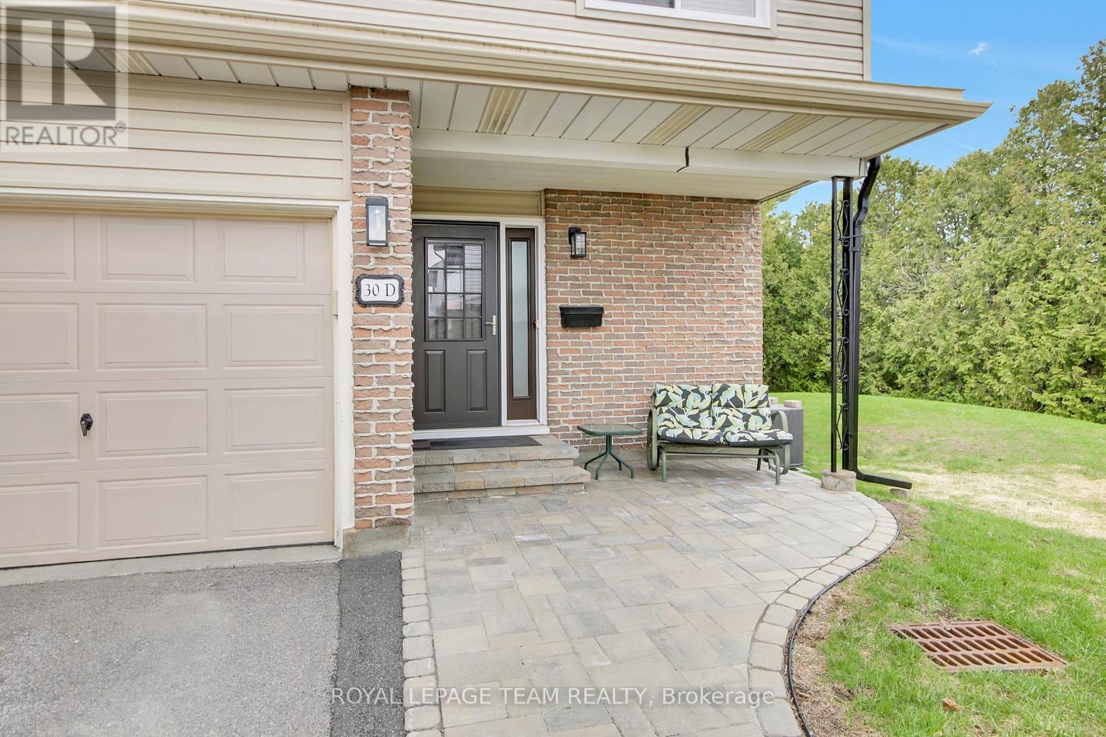 D - 30 BLACK FOREST LANE, Ottawa, Ontario, K2H5C8 — Photo 3