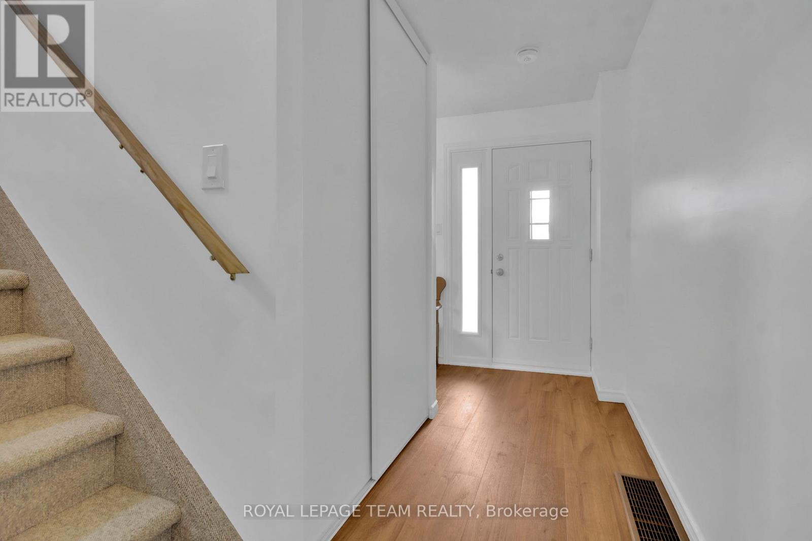 D - 30 BLACK FOREST LANE, Ottawa, Ontario, K2H5C8 — Photo 5