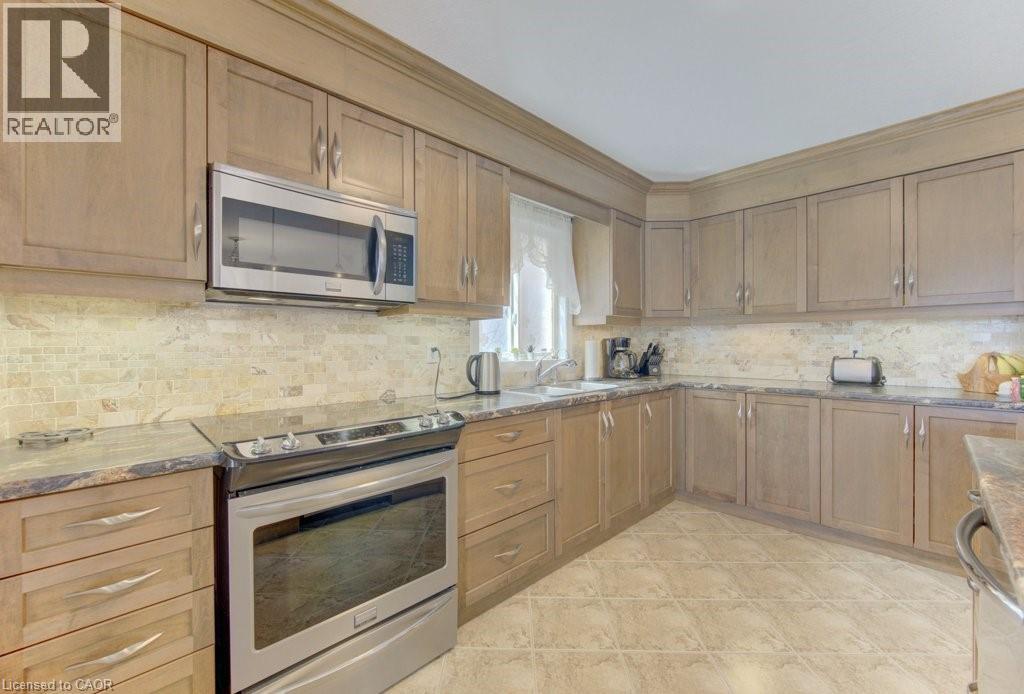 11 FREY Crescent, Kitchener, Ontario, N2E4L5 — Photo 11