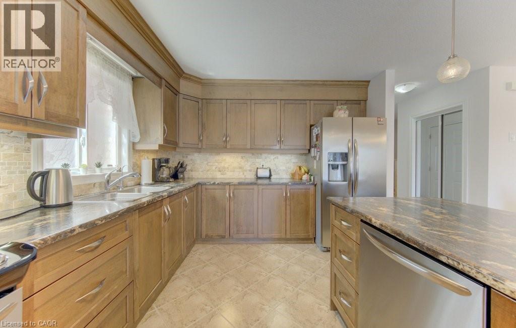 11 FREY Crescent, Kitchener, Ontario, N2E4L5 — Photo 12