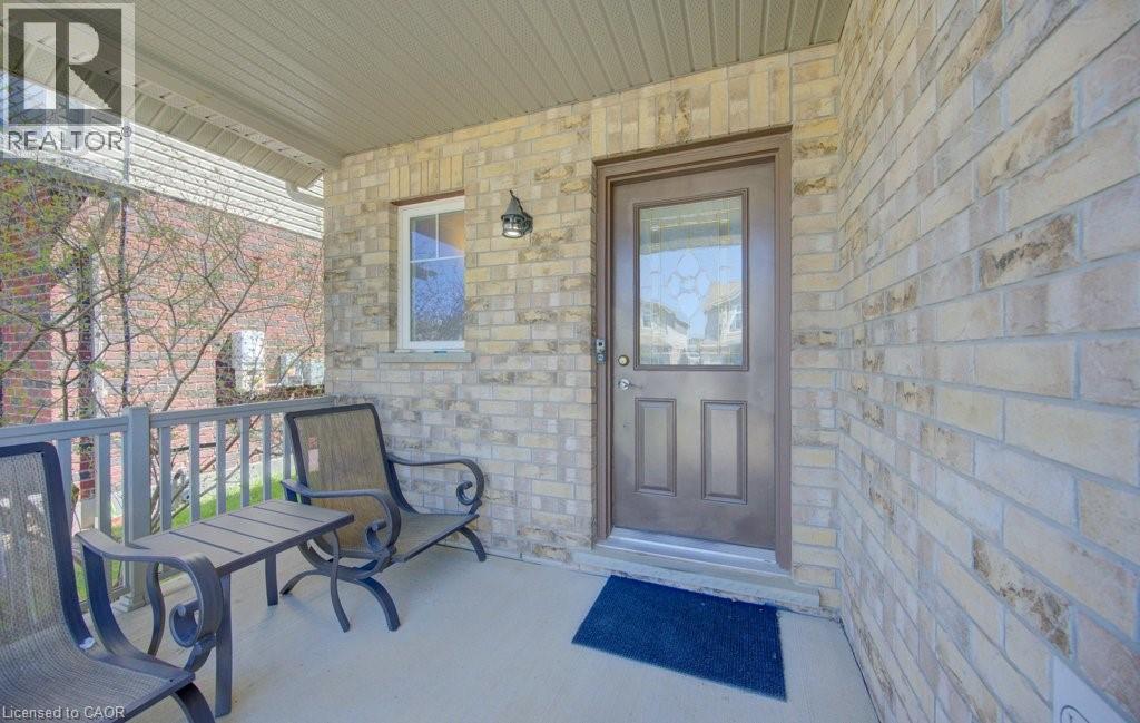 11 FREY Crescent, Kitchener, Ontario, N2E4L5 — Photo 4