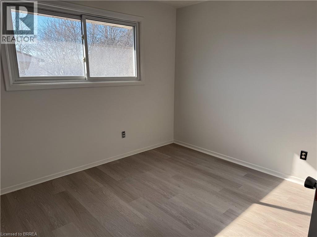 36 GRAHAM Avenue Unit# 3, Brantford, Ontario, N3T1C4 — Photo 11