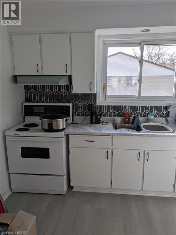 36 GRAHAM Avenue Unit# 3, Brantford, Ontario, N3T1C4 — Photo 4