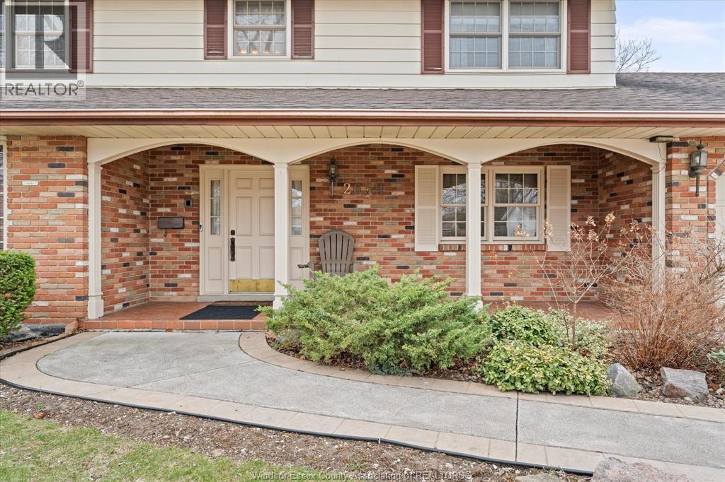 2639 Bernard, Windsor, Ontario, N8W4S5 — Photo 2