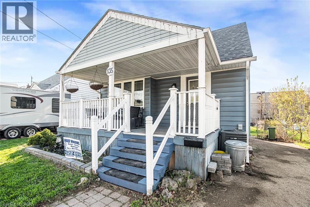 135 GLASSCO Avenue N, Hamilton, Ontario, L8H6A1 — Photo 2