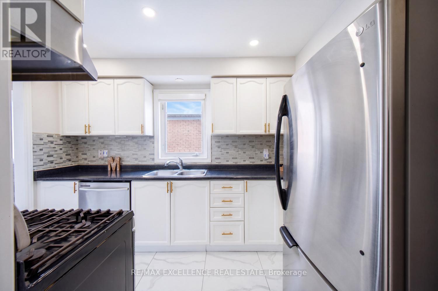 18 MANETT CRESCENT, Brampton (Brampton West), Ontario, L6X4X4 — Photo 14