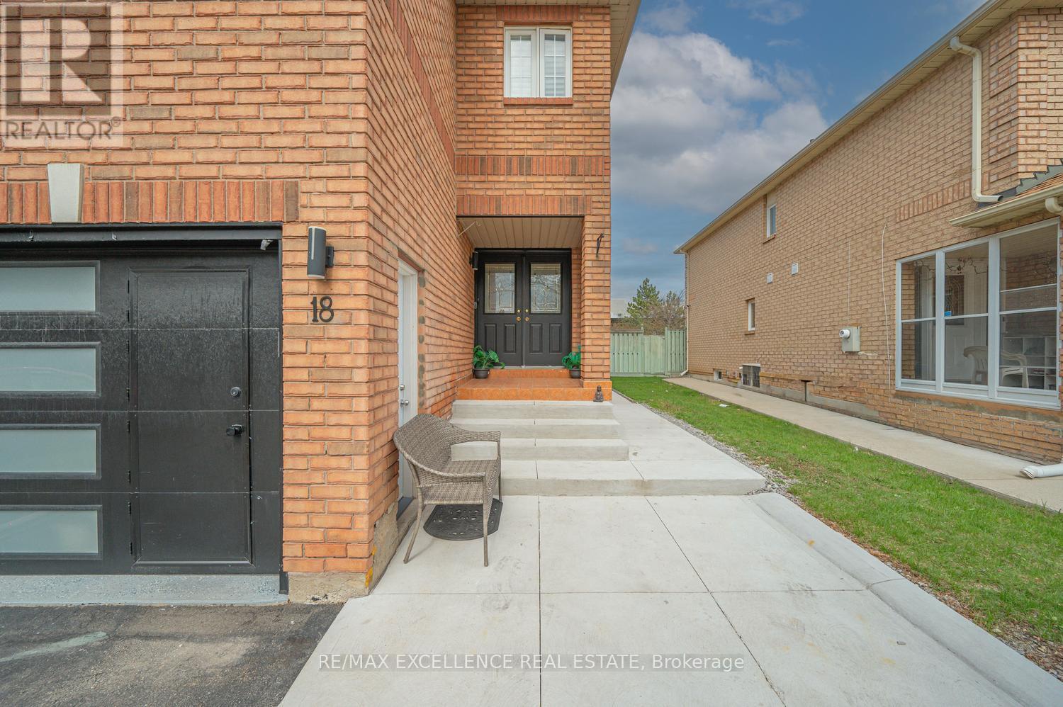 18 MANETT CRESCENT, Brampton (Brampton West), Ontario, L6X4X4 — Photo 3