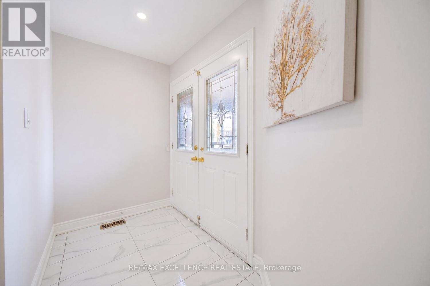 18 MANETT CRESCENT, Brampton (Brampton West), Ontario, L6X4X4 — Photo 4