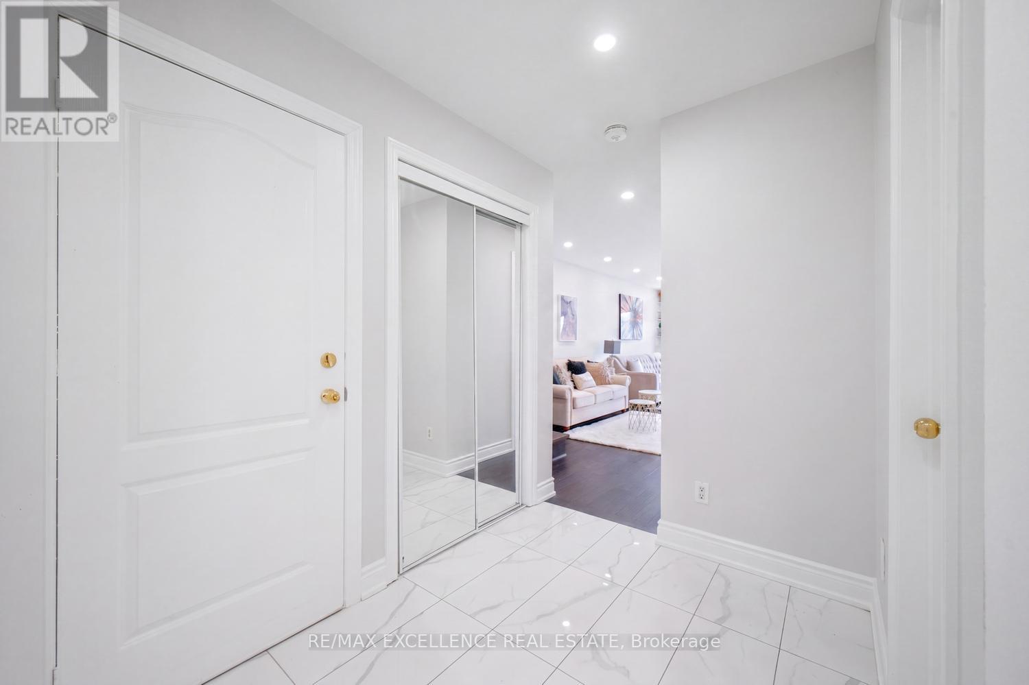 18 MANETT CRESCENT, Brampton (Brampton West), Ontario, L6X4X4 — Photo 5