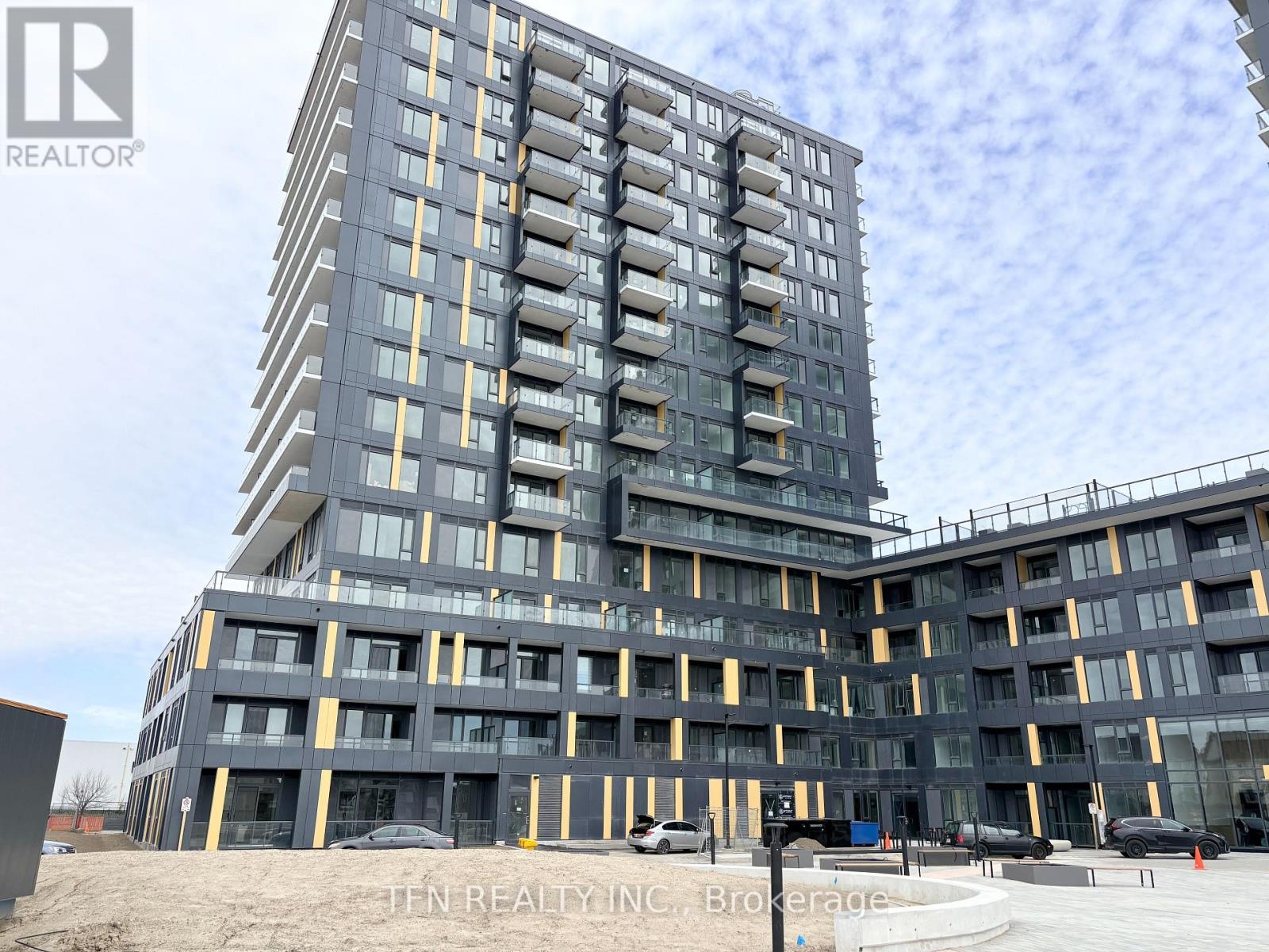 104 - 4878 POWERS COMMON, Burlington (Alton), Ontario, L7M2B4 — Photo 2