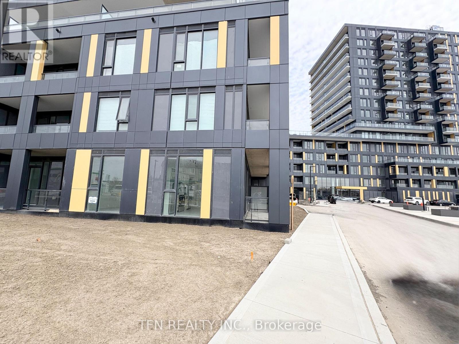 104 - 4878 POWERS COMMON, Burlington (Alton), Ontario, L7M2B4 — Photo 4