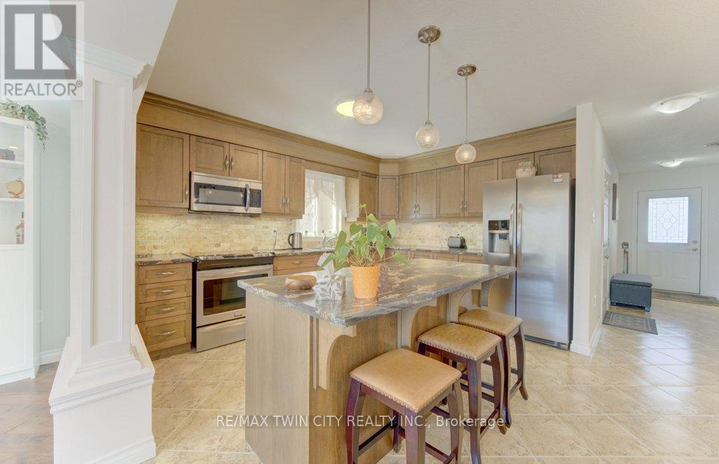 11 FREY CRESCENT, Kitchener, Ontario, N2E4L5 — Photo 10