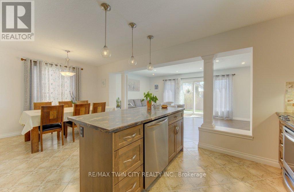 11 FREY CRESCENT, Kitchener, Ontario, N2E4L5 — Photo 13