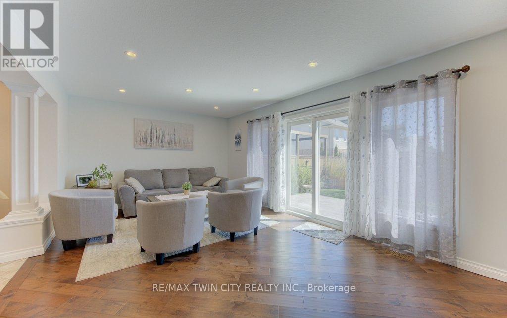 11 FREY CRESCENT, Kitchener, Ontario, N2E4L5 — Photo 16