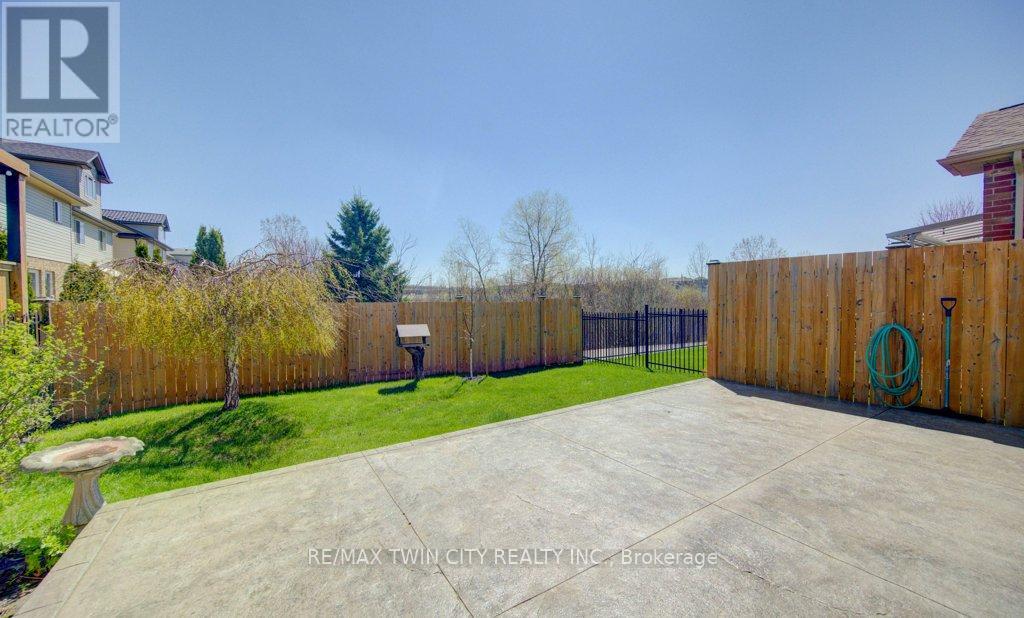 11 FREY CRESCENT, Kitchener, Ontario, N2E4L5 — Photo 36
