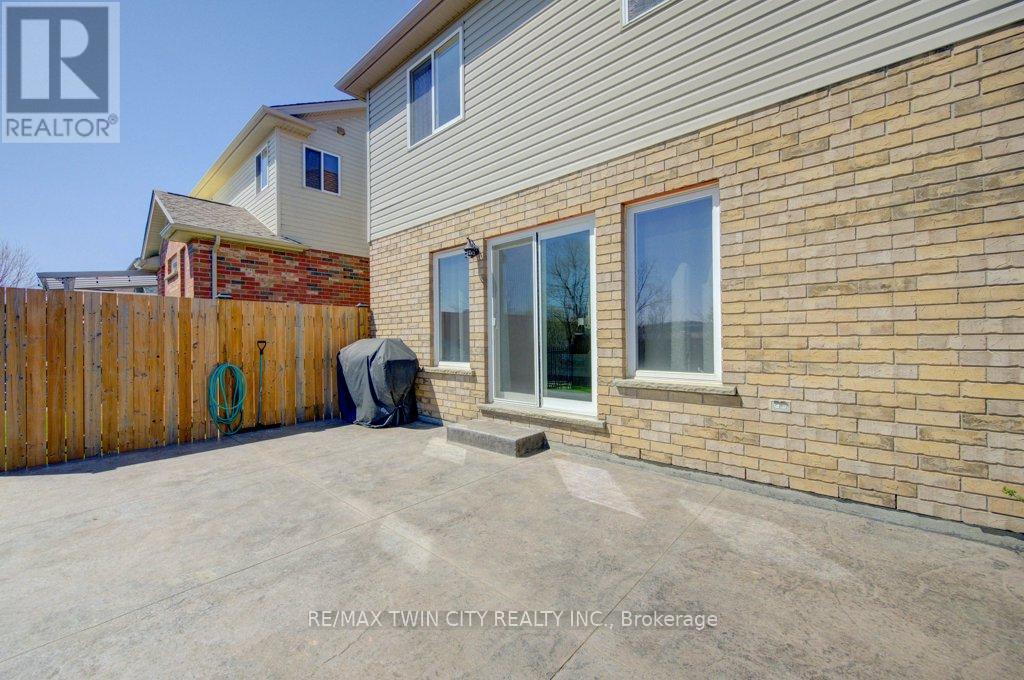 11 FREY CRESCENT, Kitchener, Ontario, N2E4L5 — Photo 37