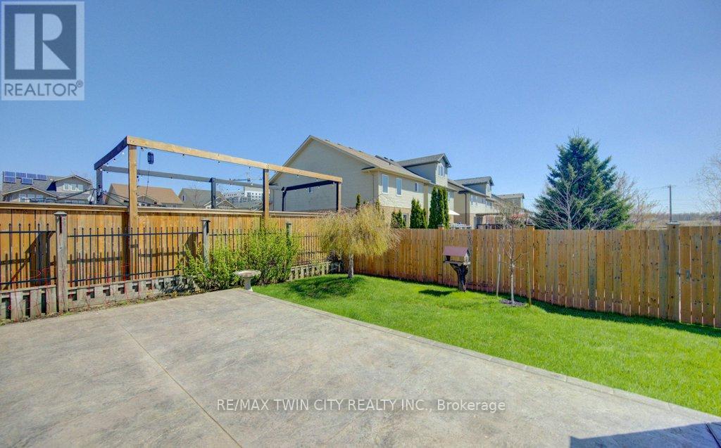 11 FREY CRESCENT, Kitchener, Ontario, N2E4L5 — Photo 38