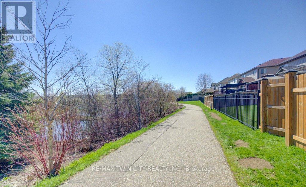 11 FREY CRESCENT, Kitchener, Ontario, N2E4L5 — Photo 39