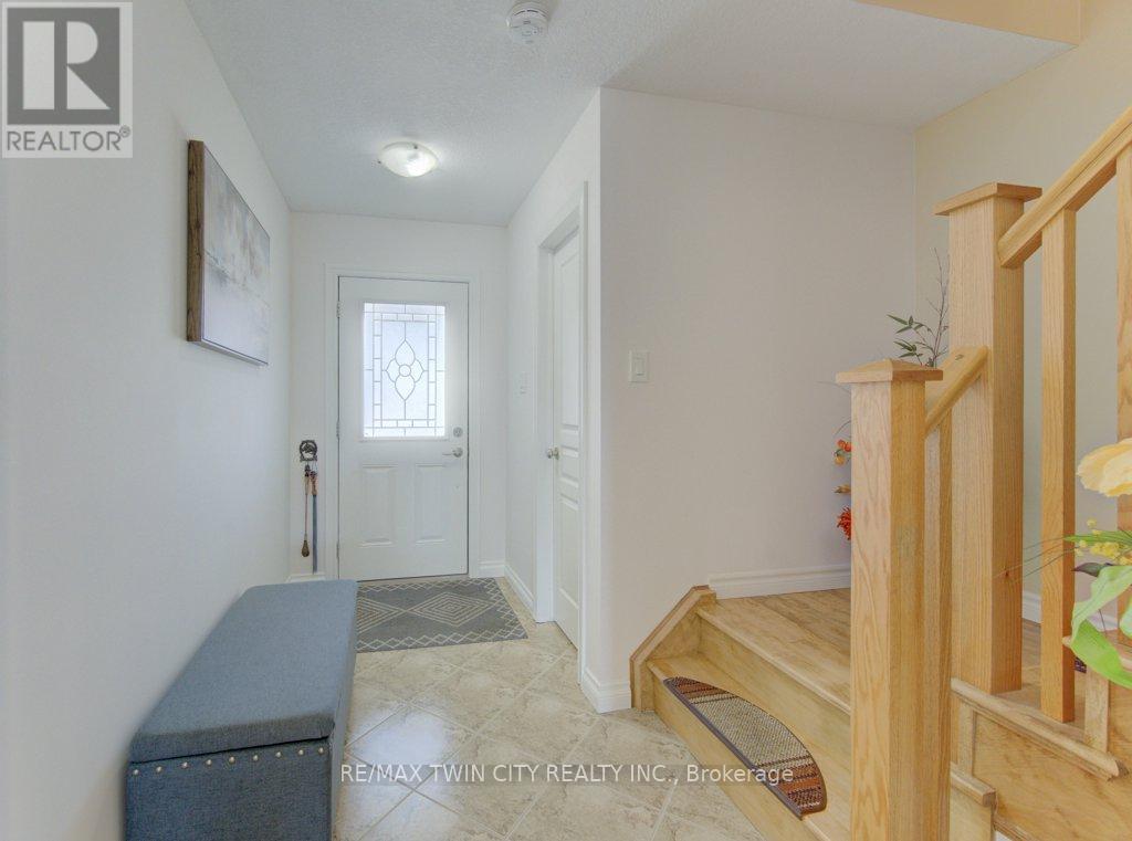 11 FREY CRESCENT, Kitchener, Ontario, N2E4L5 — Photo 6