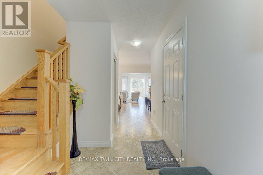 11 FREY CRESCENT, Kitchener, Ontario, N2E4L5 — Photo 7