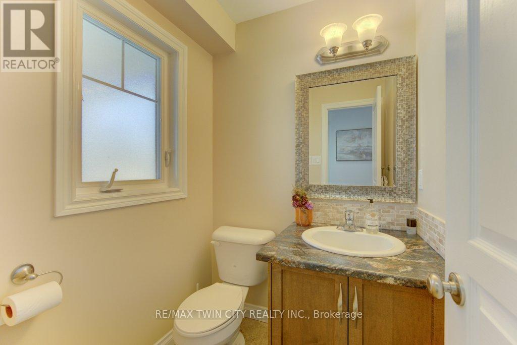 11 FREY CRESCENT, Kitchener, Ontario, N2E4L5 — Photo 8