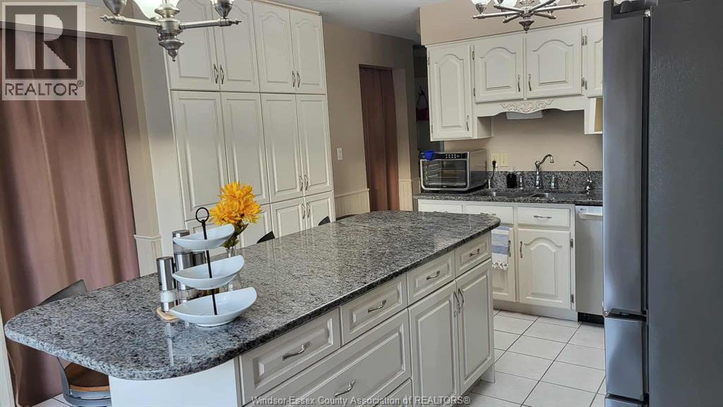 12033 ST. THOMAS CRESCENT, Tecumseh, Ontario, N8N3V6 — Photo 5