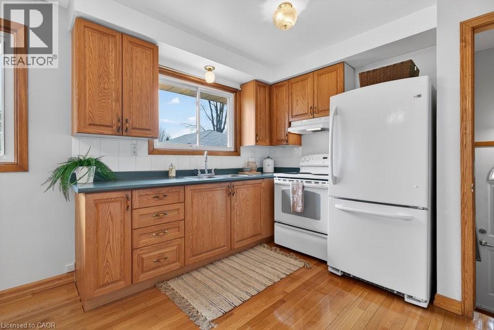 1502 BARKER Avenue, Burlington, Ontario, L7P2R4 — Photo 11