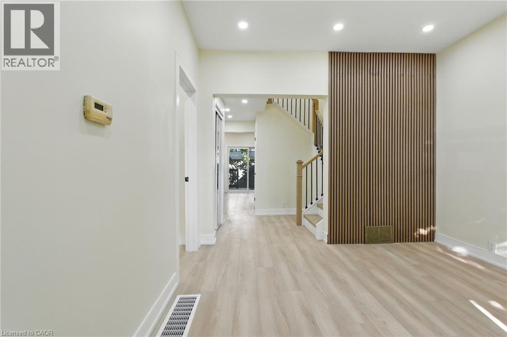 9 ALICE Street, Hamilton, Ontario, L8H4R5 — Photo 5