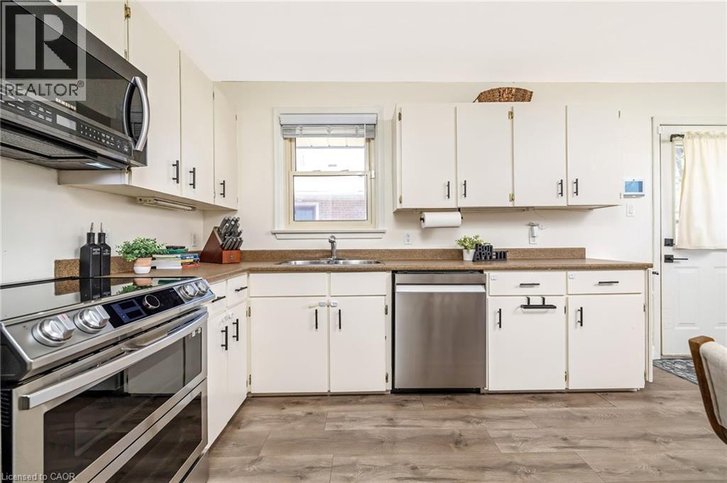 48 KNIGHTSWOOD Boulevard, Guelph, Ontario, N1E3W5 — Photo 9