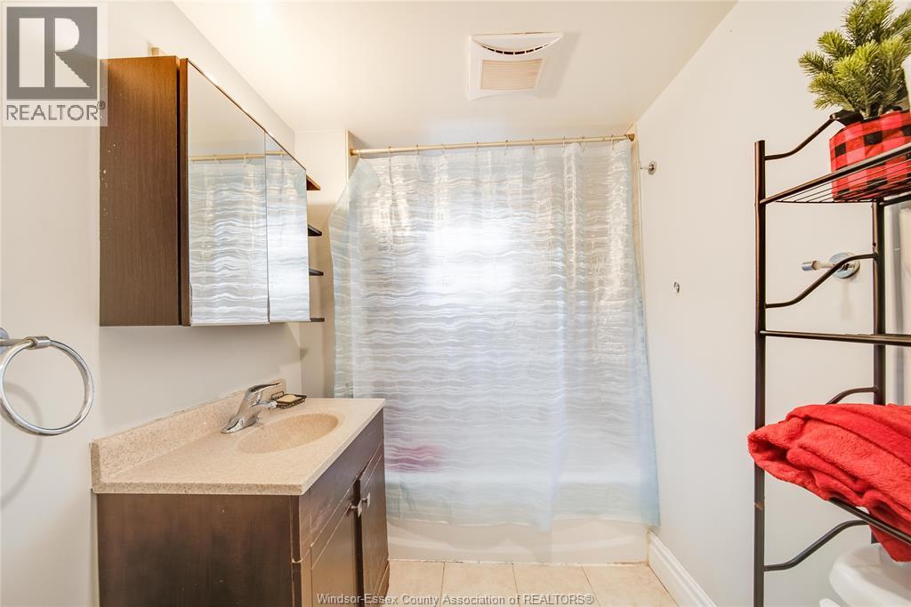 1056-60 NIAGARA, Windsor, Ontario, N9A3V2 — Photo 41