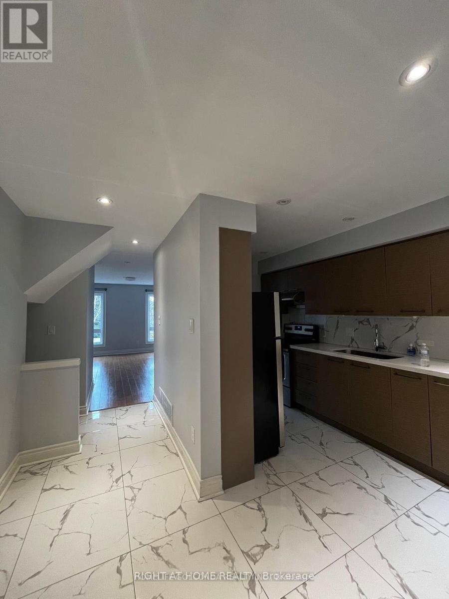 102 SEAMIST CRESCENT, Toronto (Milliken), Ontario, M1V3K4 — Photo 3