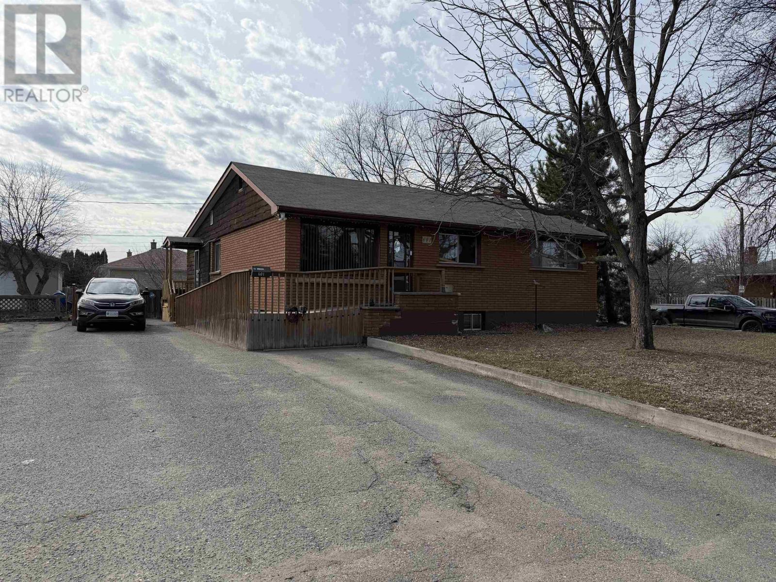 601 Brown ST, Thunder Bay, Ontario, P7E2K6 — Photo 2