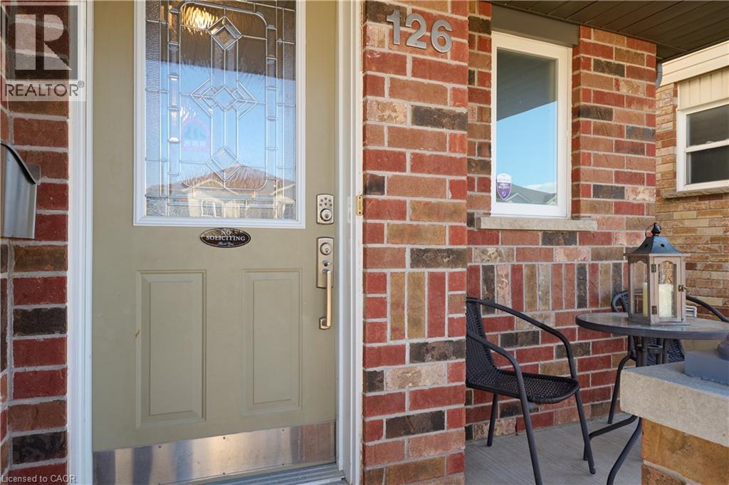 126 SNOWDROP Crescent, Kitchener, Ontario, N2E4G7 — Photo 4