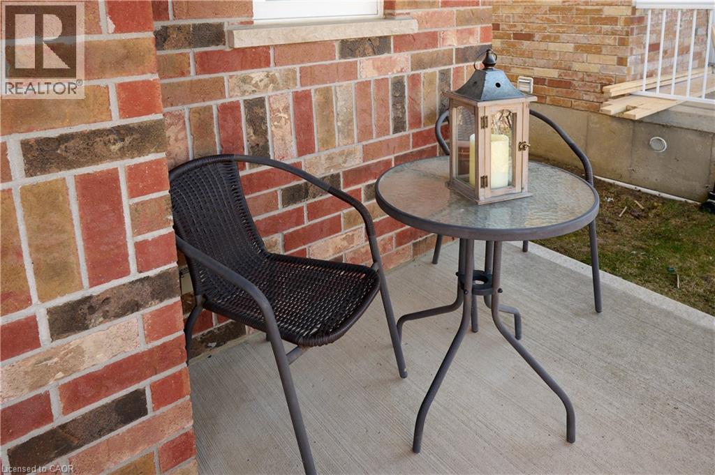 126 SNOWDROP Crescent, Kitchener, Ontario, N2E4G7 — Photo 5