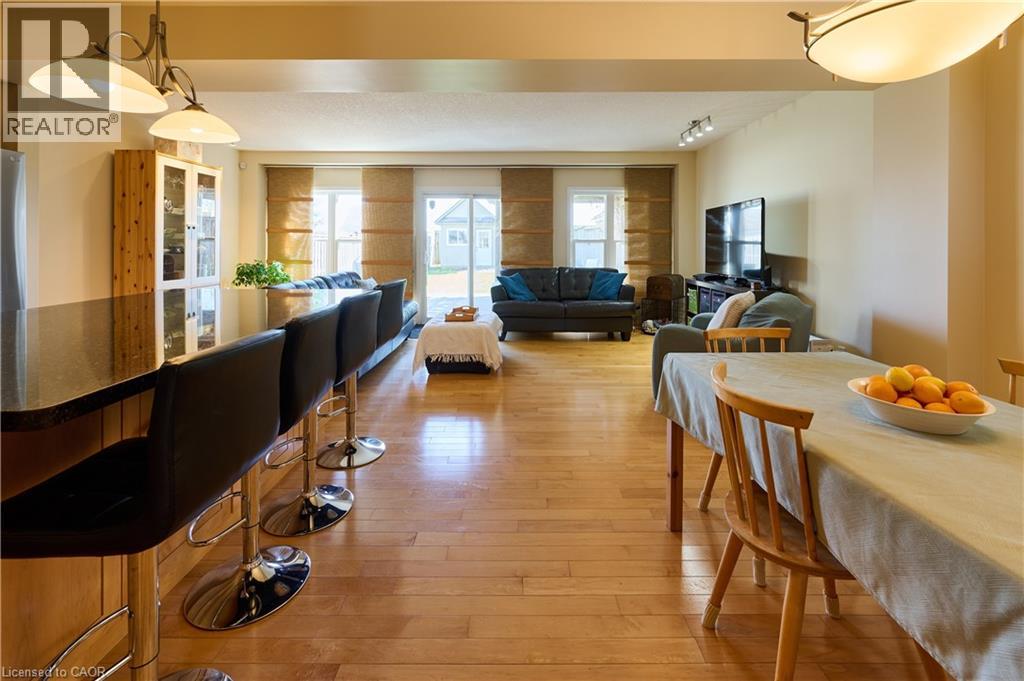 126 SNOWDROP Crescent, Kitchener, Ontario, N2E4G7 — Photo 8