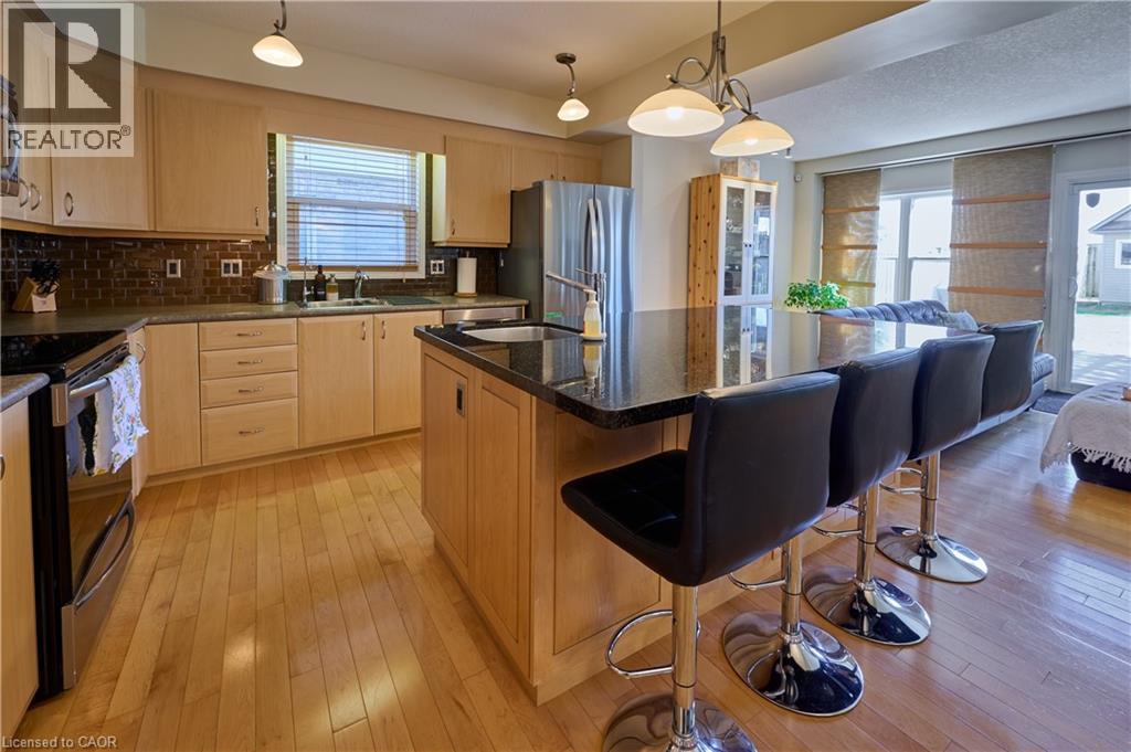 126 SNOWDROP Crescent, Kitchener, Ontario, N2E4G7 — Photo 9