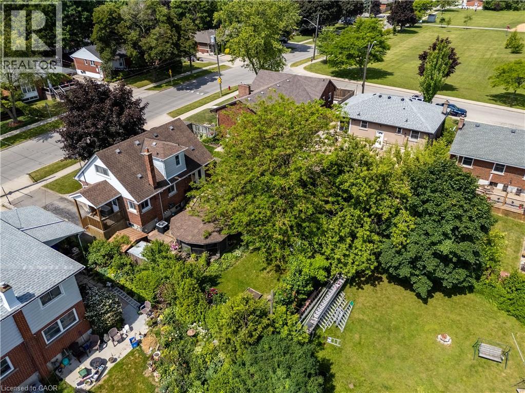 129 BROKER Drive, Hamilton, Ontario, L8T2B8 — Photo 2