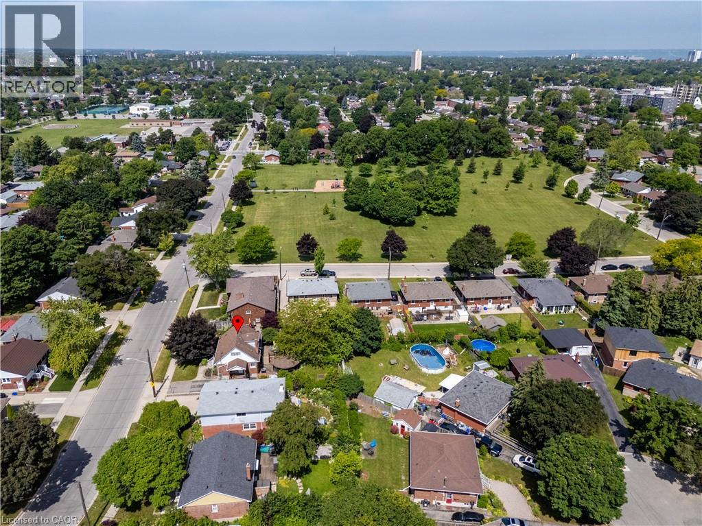 129 BROKER Drive, Hamilton, Ontario, L8T2B8 — Photo 3