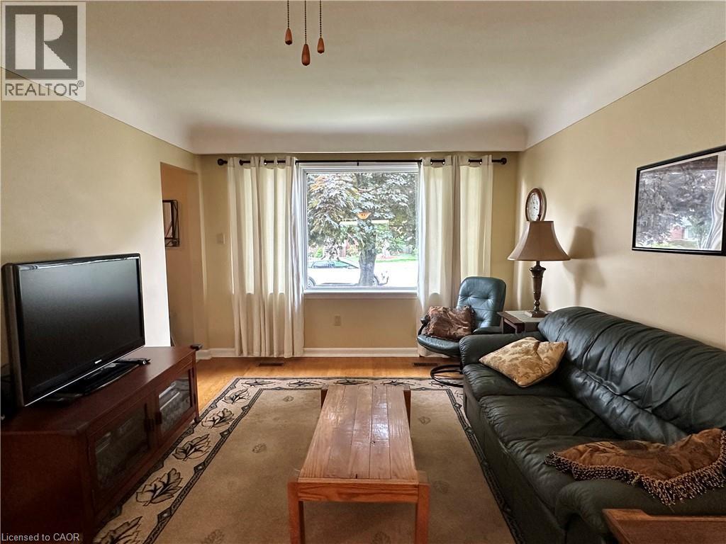 129 BROKER Drive, Hamilton, Ontario, L8T2B8 — Photo 7