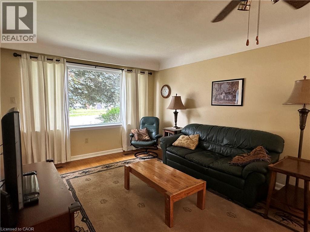 129 BROKER Drive, Hamilton, Ontario, L8T2B8 — Photo 8