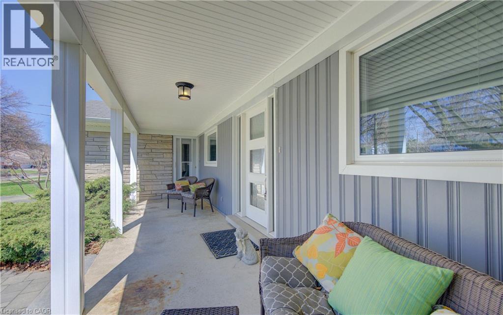 182 RIPPLEWOOD Crescent, Kitchener, Ontario, N2M4R8 — Photo 4