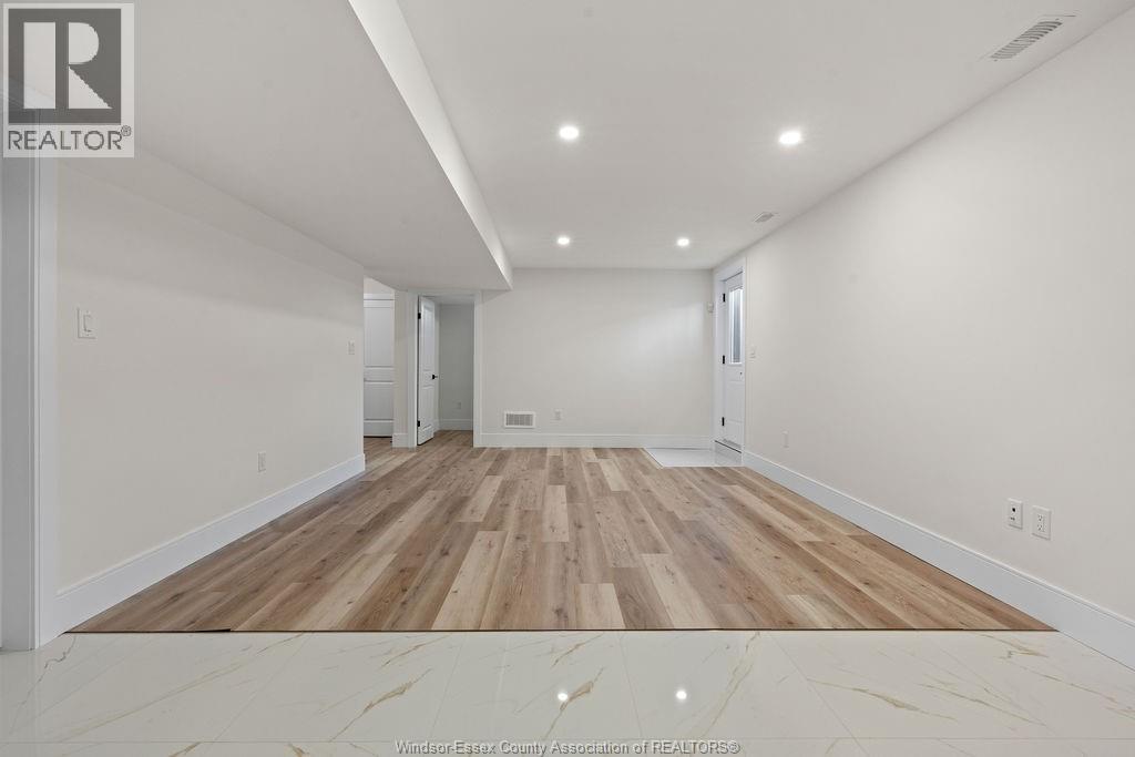 2466 PARTINGTON AVENUE, Windsor, Ontario, N9E0A9 — Photo 32