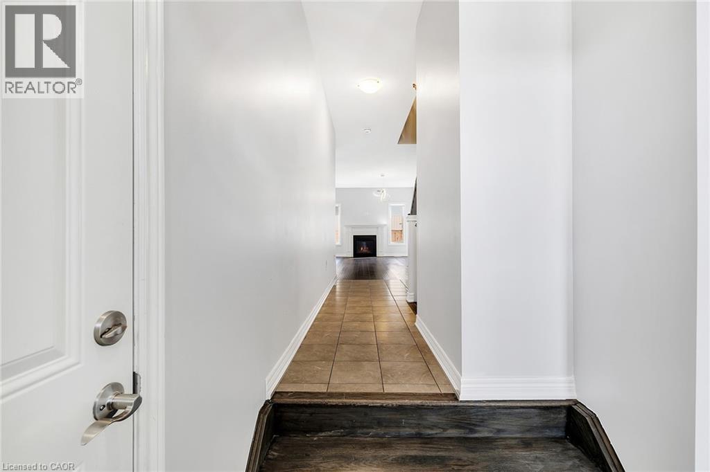 89 SONOMA VALLEY Crescent, Hamilton, Ontario, L9B0J3 — Photo 12