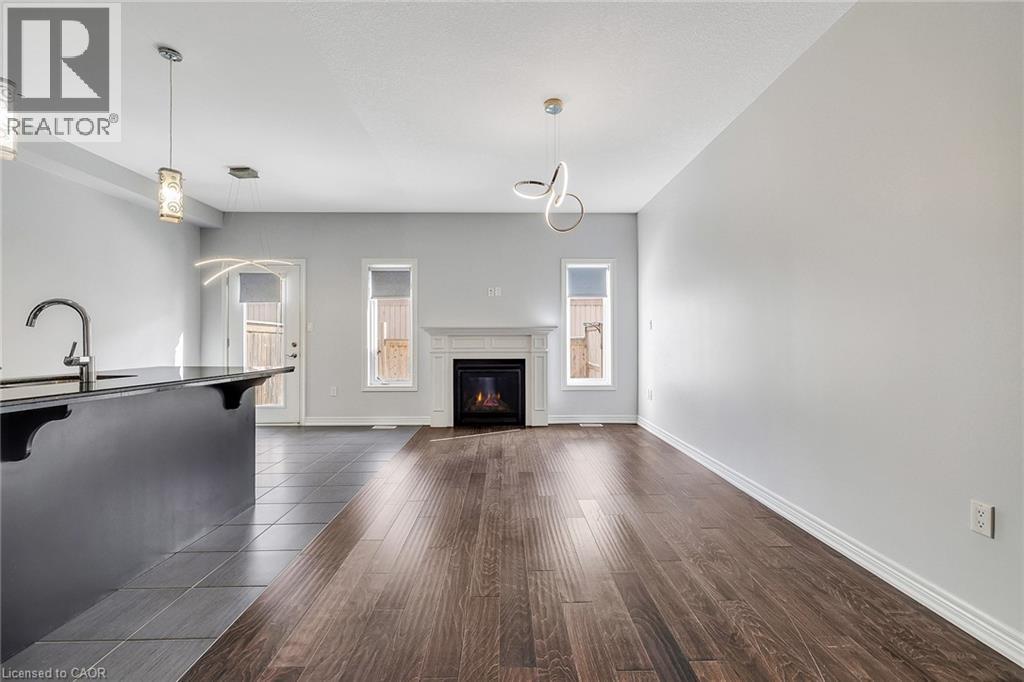 89 SONOMA VALLEY Crescent, Hamilton, Ontario, L9B0J3 — Photo 6